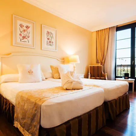 Palacio De & 4*