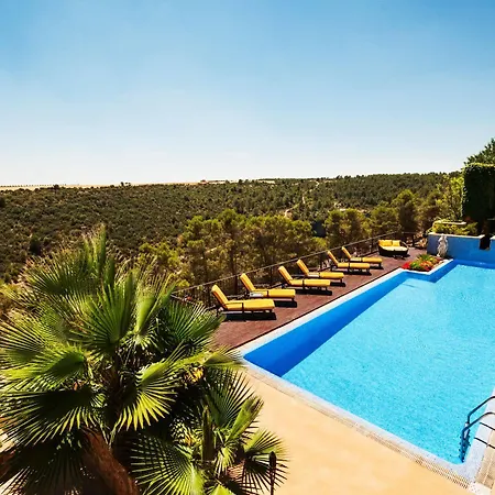 Palacio De & 4*